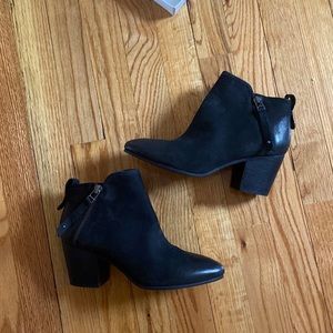 Heeled Chelsea boots